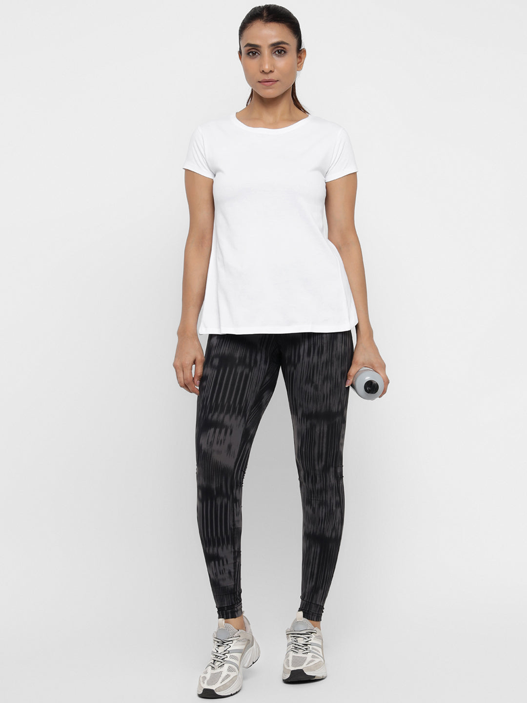 Ap'pulse Women's Back Open Tshirt