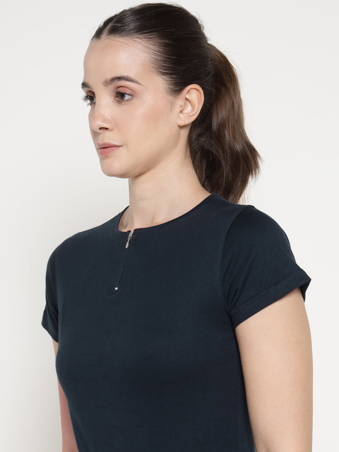 Ap'pulse Women's Short Sleeve Round Neck Zipper Tshirt